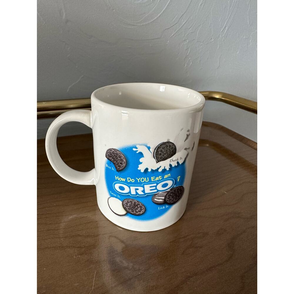 Vintage Nabisco Oreo Cookie coffee mug, ceramic, How do you eat an Oreo